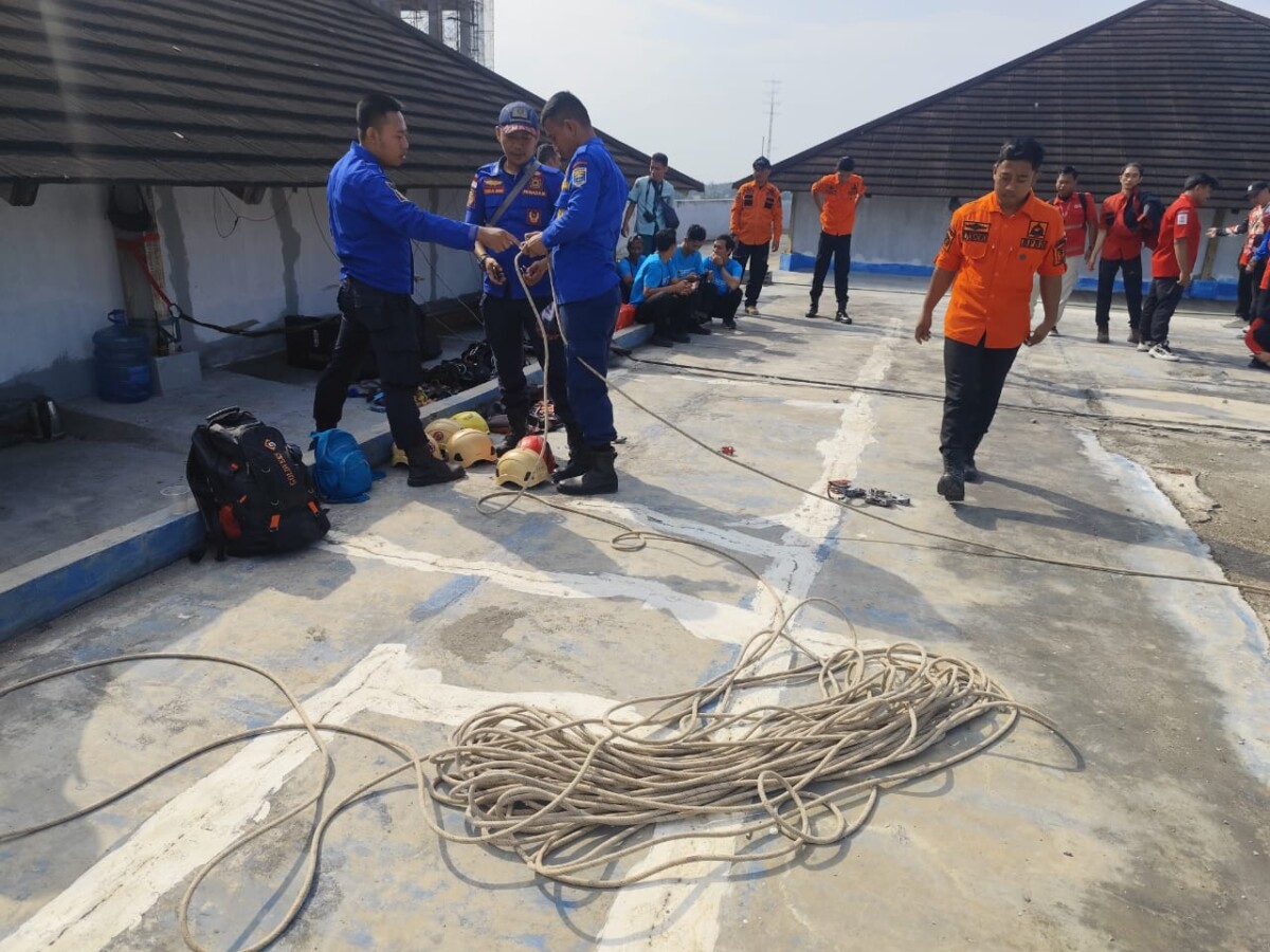 Pelatihan dan simulasi kebakaran